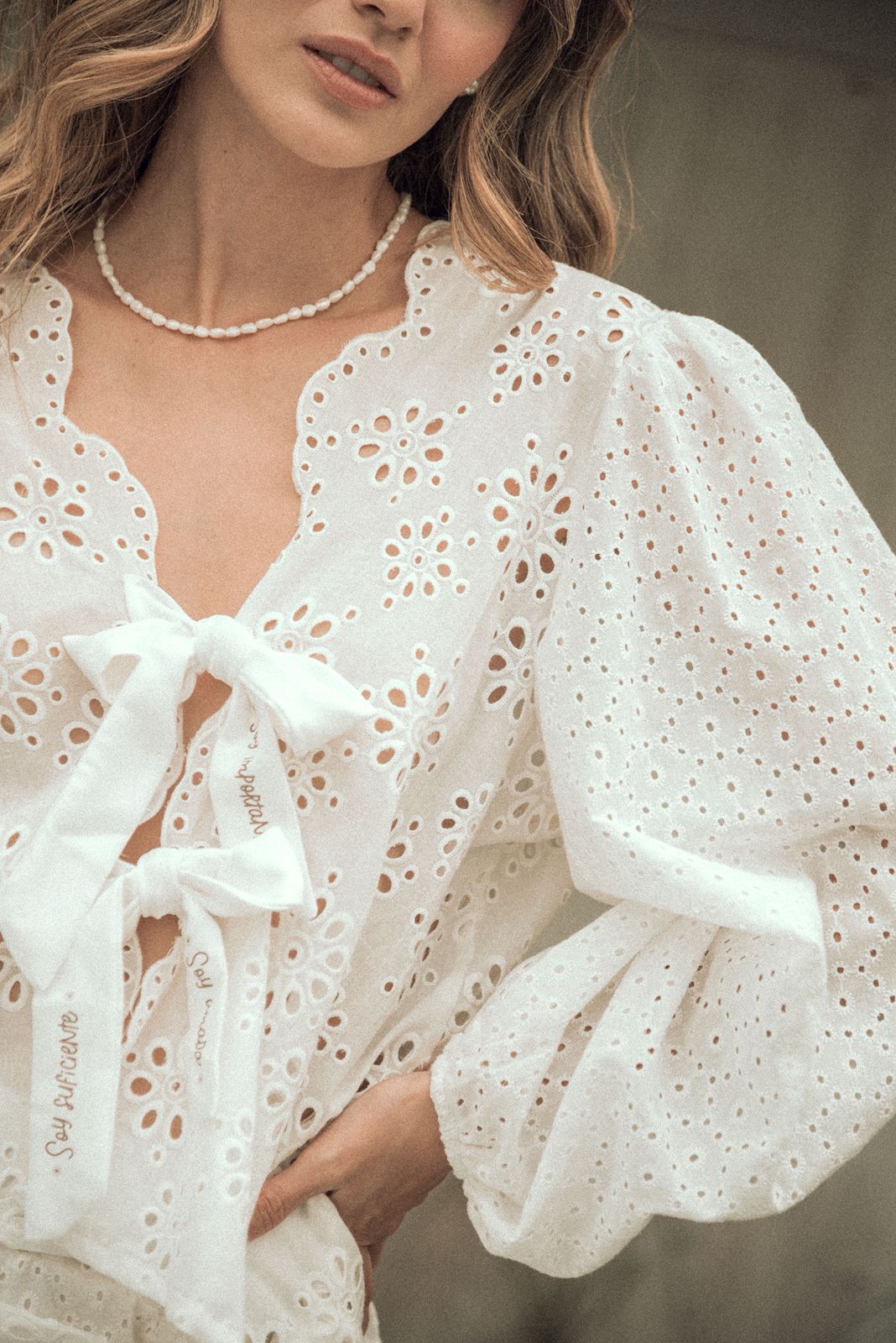 BLUSA DE OJALILLO