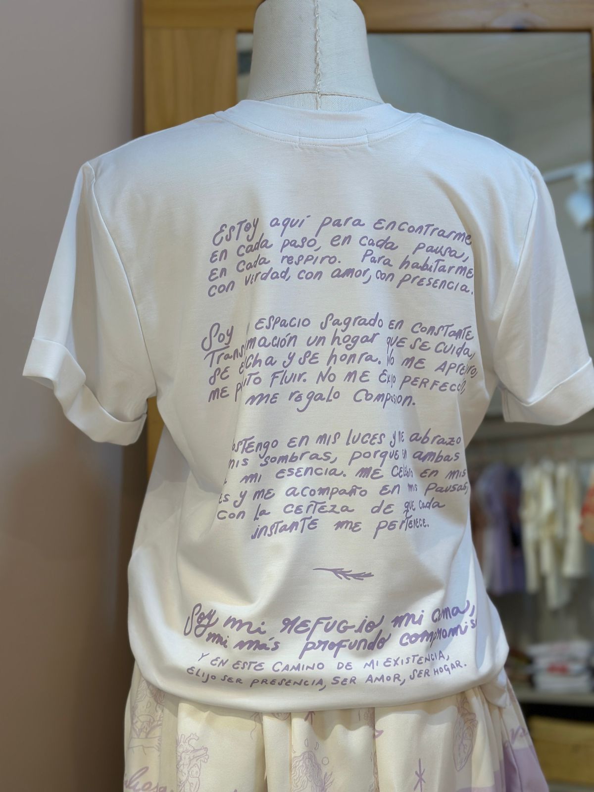 CAMISETA ME HABITO CON AMOR